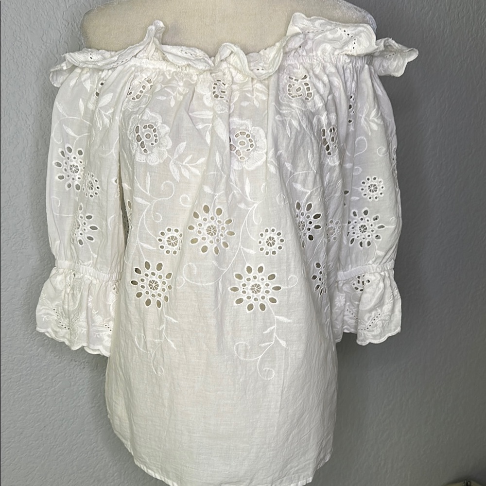 Haute Project Women’s White Eyelet Off-Shoulder Top Large